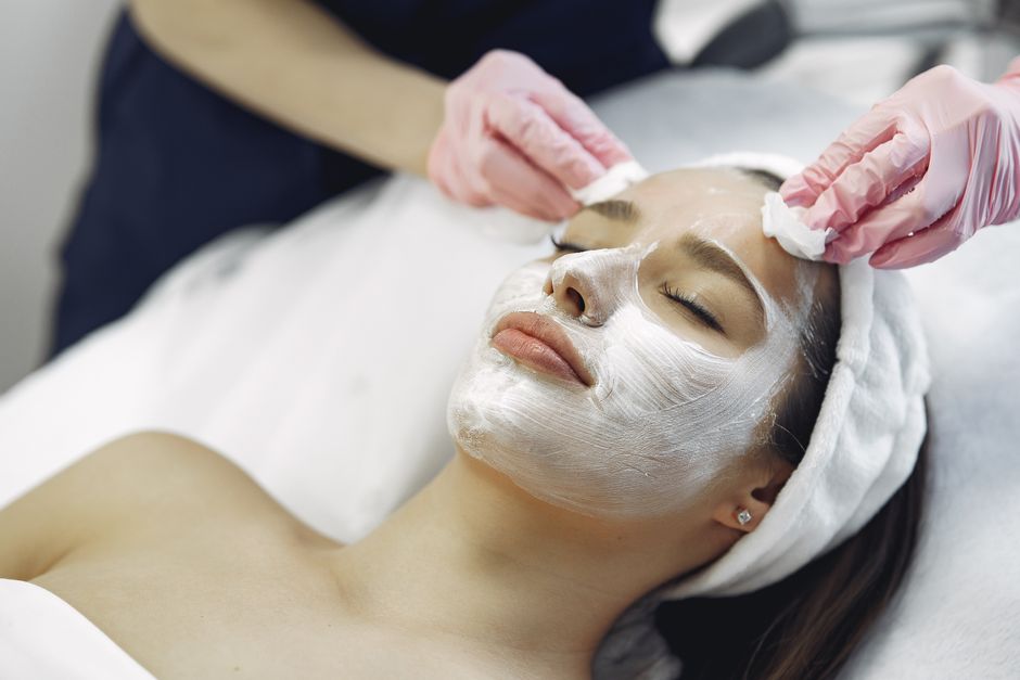 Explorando el tratamiento de peeling químico: una guía completa