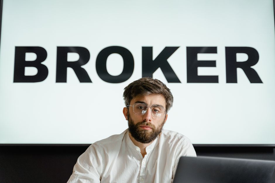 Navigating the World of Online Stock Brokers: A Comprehensive Guide
