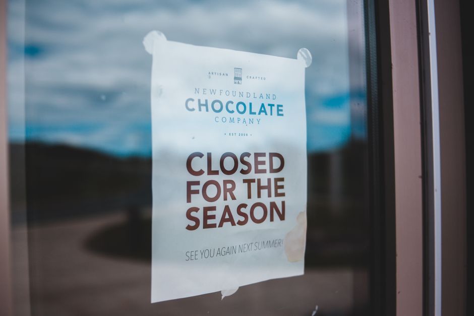 The Essential Guide to Choosing a Vinyl Sign Company